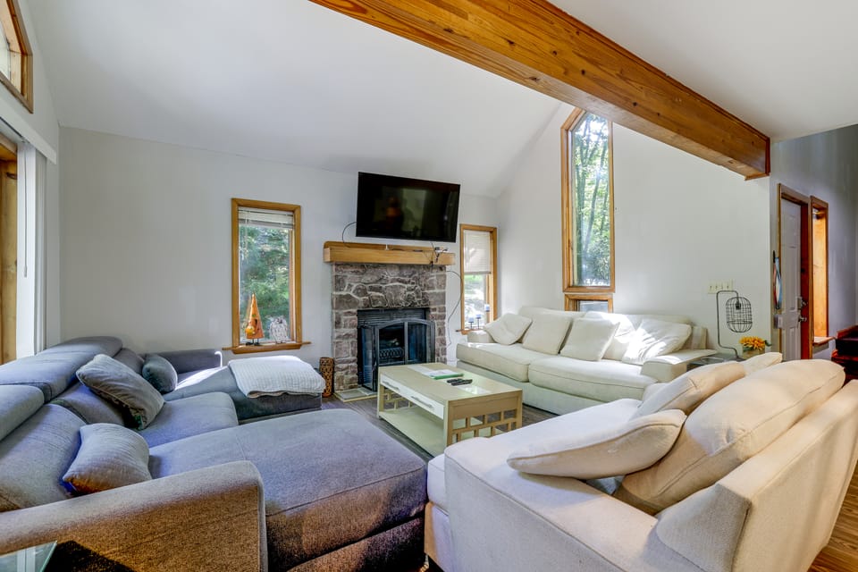Hot Tub + Game Room: Peaceful Poconos Home! House in Hickory Run State Park
