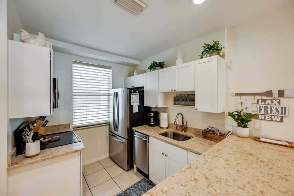 Marco Island Condo w/ Shared Pool & Hot Tub! Apartment in Marco Island