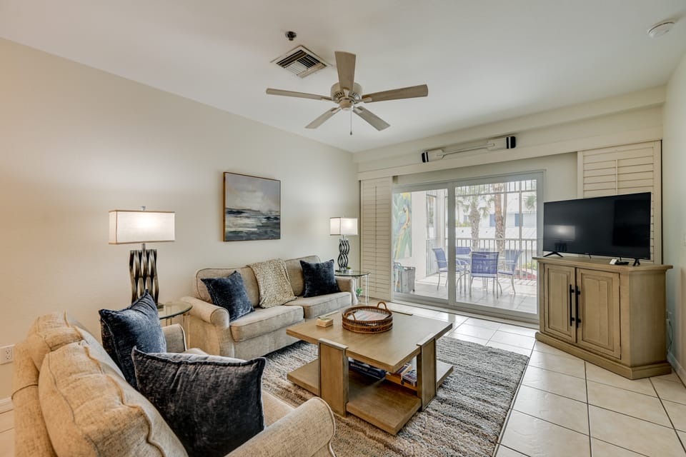 Marco Island Condo w/ Shared Pool & Hot Tub! Apartment in Marco Island