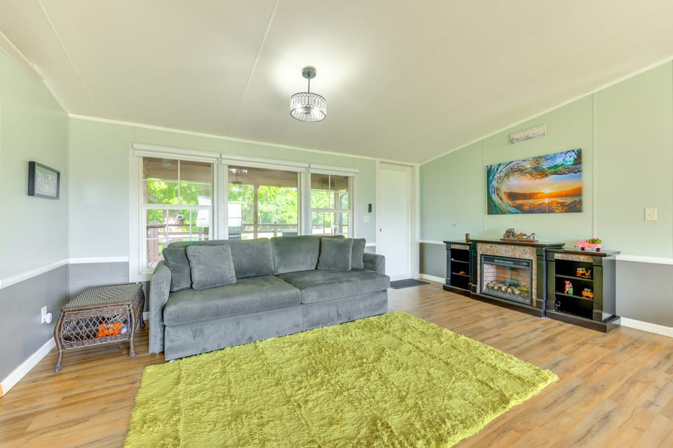 Palatka Hideaway w/ Fireplace & Private Porch House in Florida
