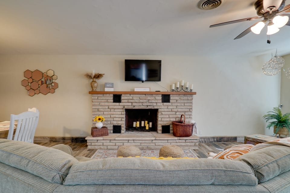Chic Silver City Getaway w/ Patio + Gas Grill House in Silver City