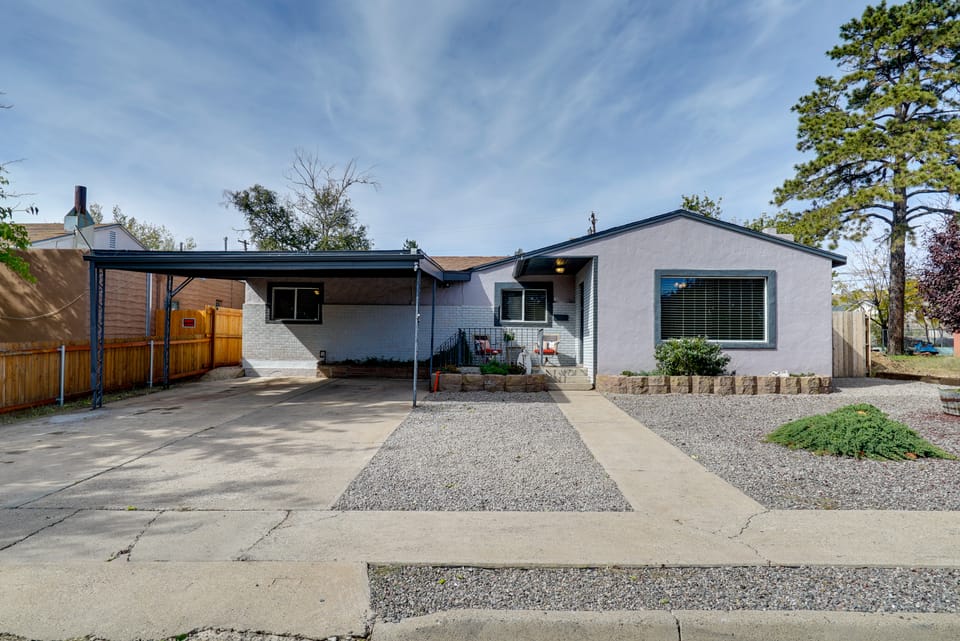 Chic Silver City Getaway w/ Patio + Gas Grill House in Silver City