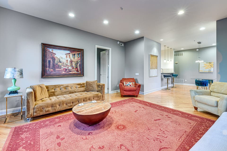 Heart of Dtwn Omaha: Historical Apt w/ Perks Apartment in Omaha
