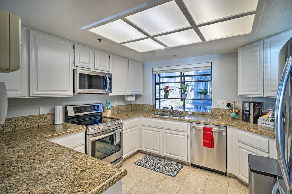 < 1 Mi to Mussel Rock Park! Cliffside Pacifica Gem Apartment in Daly City