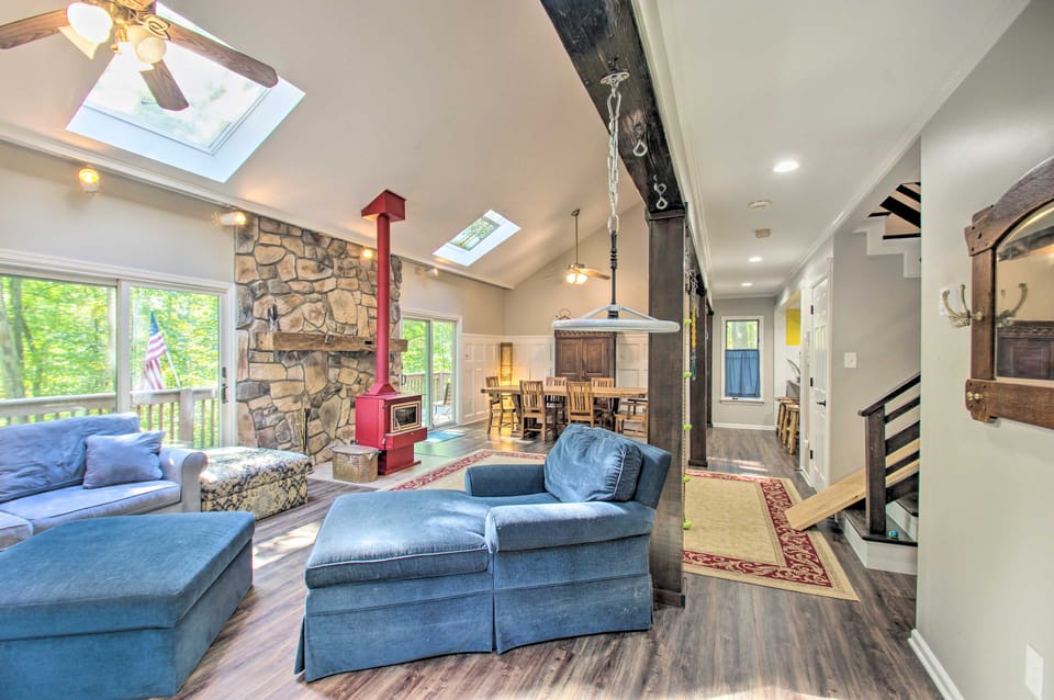 Peaceful New Market Cabin w/ Deck & Fire Pit! House in Shenandoah Valley