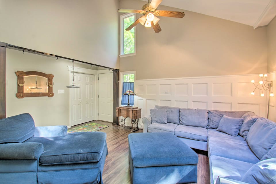 Peaceful New Market Cabin w/ Deck & Fire Pit! House in Shenandoah Valley