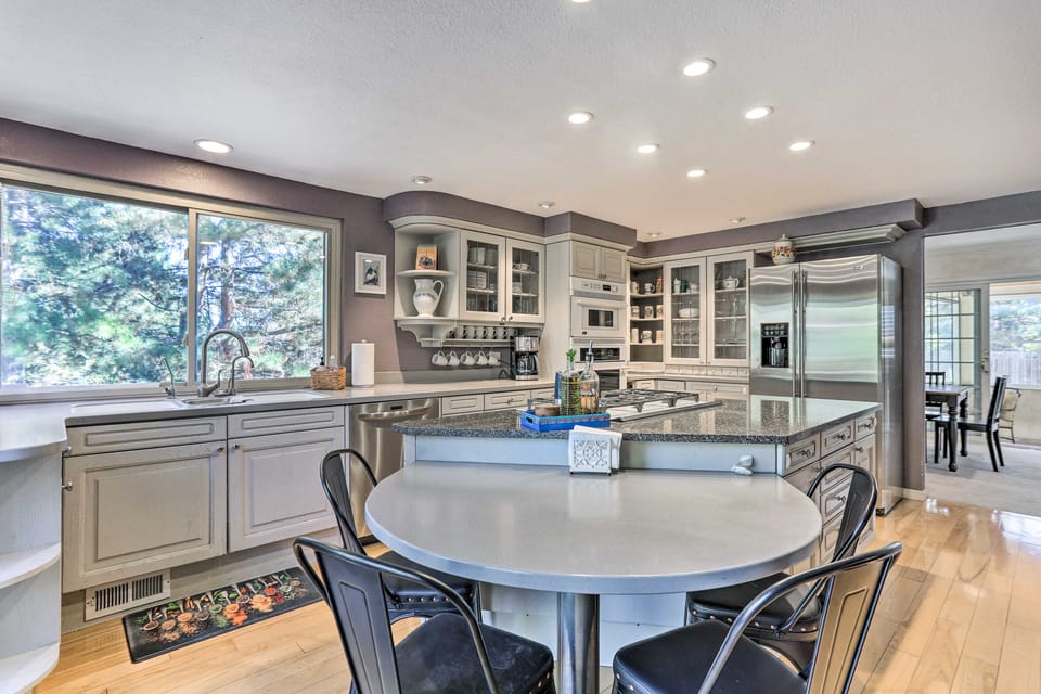 Near Shops & Eats! Centennial Home w/ Sunroom House in Centennial
