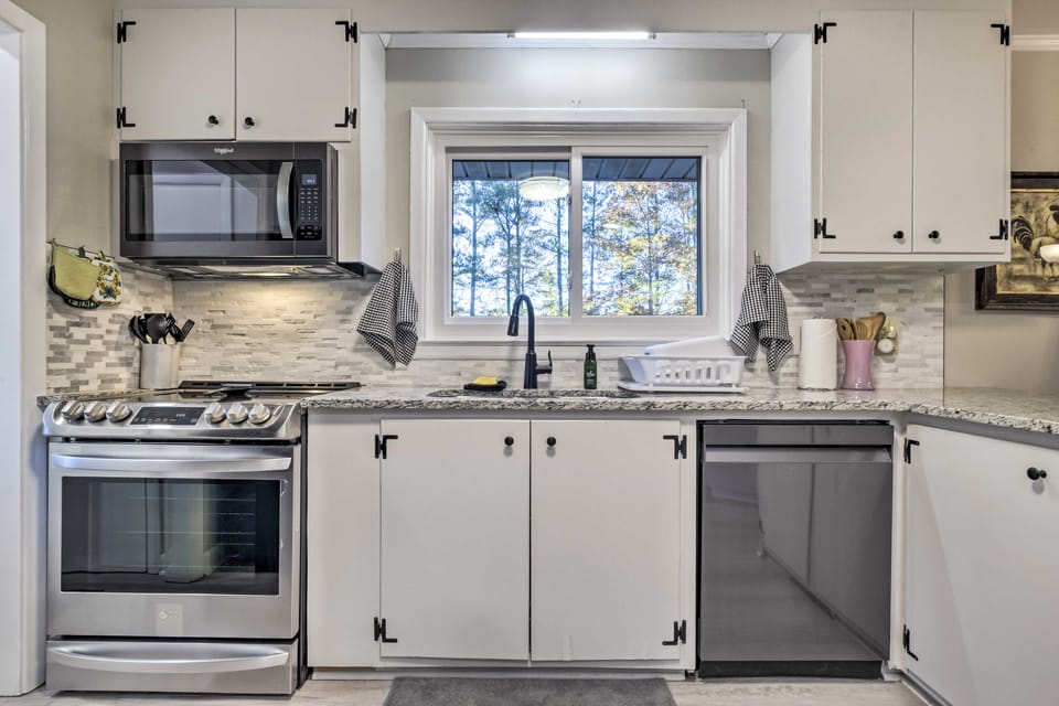 Waterfront Durham Oasis, Close to Everything! House in Cary
