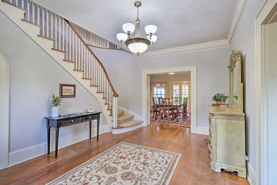 1920s Corsicana Home: Group Getaway Near Downtown! House in Corsicana