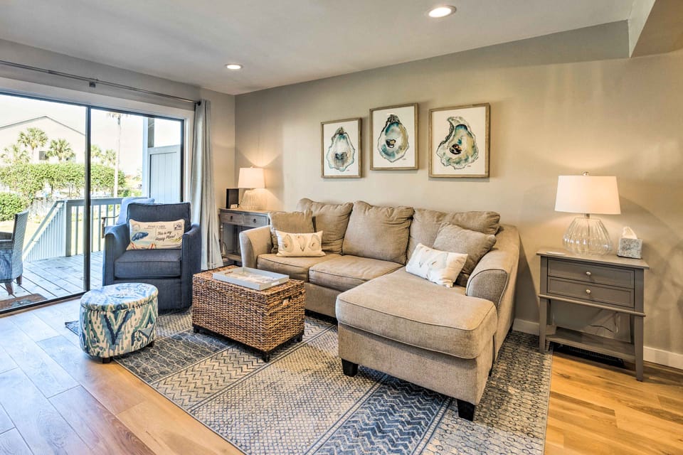 St Helena Island Condo w/ Pool & Beach Access! Apartment in South Carolina