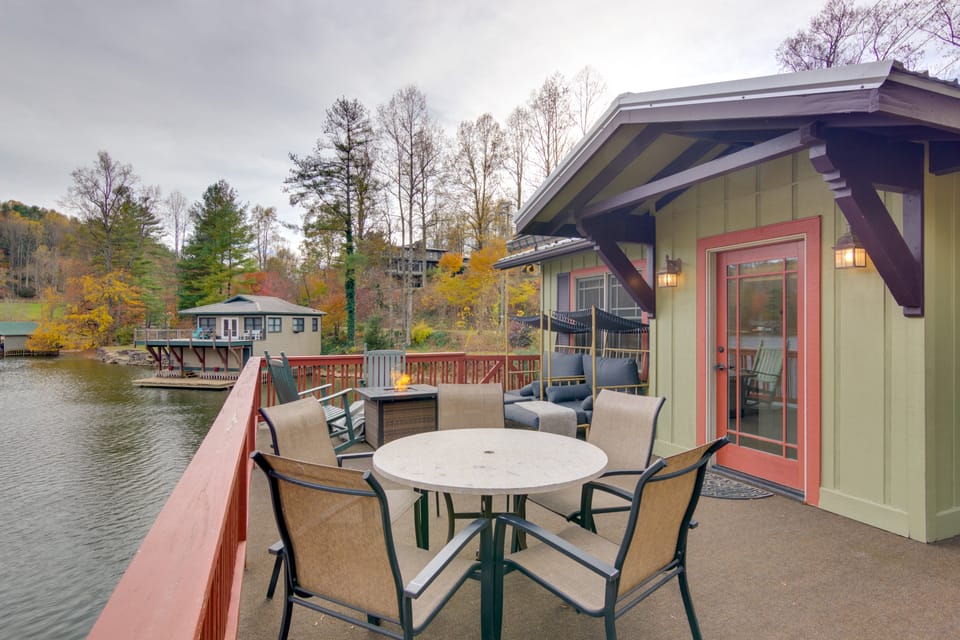 Lakefront Zirconia Home w/ Boathouse & Dock! House in Tennessee