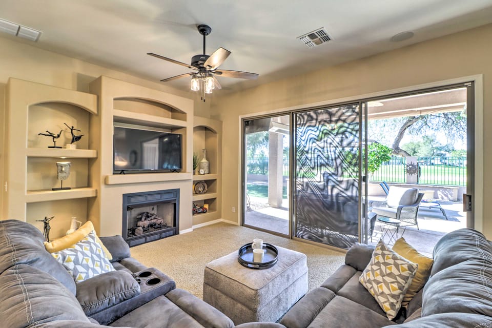 Golfer Oasis w/ Pool & Putting Green in Goodyear! House in Avondale
