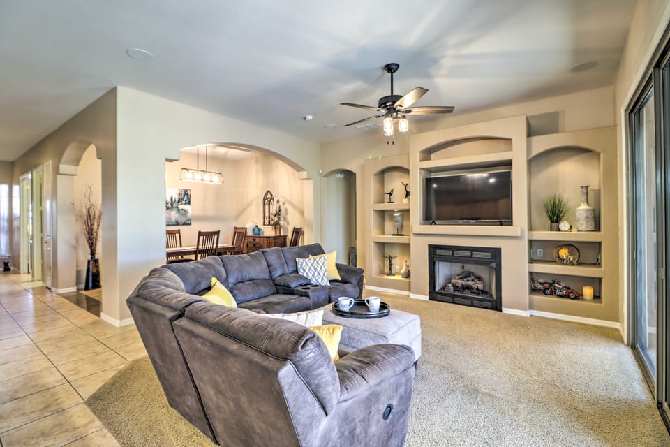 Golfer Oasis w/ Pool & Putting Green in Goodyear! House in Avondale