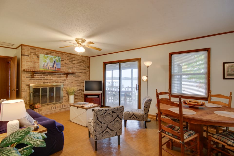 Lakefront House w/ Boat Ramp, Dock & Sunset Views! House in Lake Greenwood