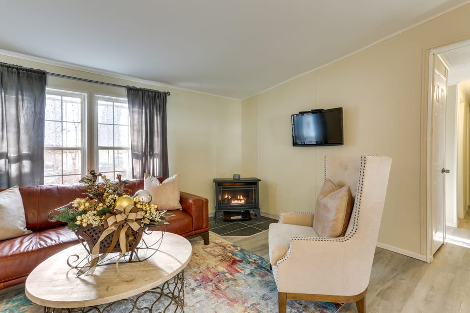 Walk to Lake! All-Season Retreat in Poconos Mtns House in Pocono Mountains
