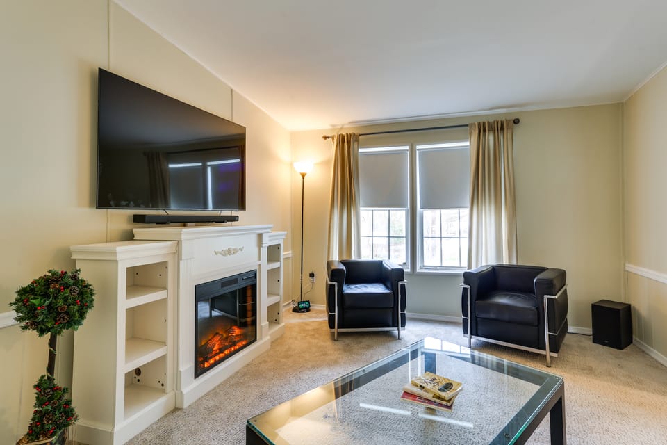 Walk to Lake! All-Season Retreat in Poconos Mtns House in Pocono Mountains