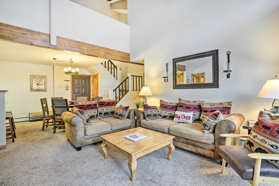 All-Season Resort Condo: 5 Mi to Dillon Reservoir Apartment in Wildernest