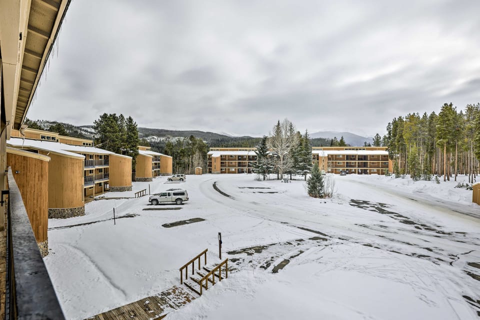 Winter Park Condo w/ Hot Tub, 3 Mi to Slopes! Apartment in Fraser