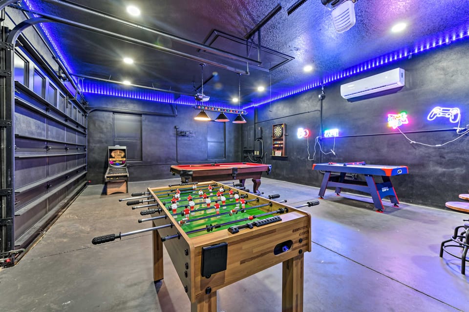 Thonotosassa Villa: Pool, Spa & Game Room Villa in Tampa