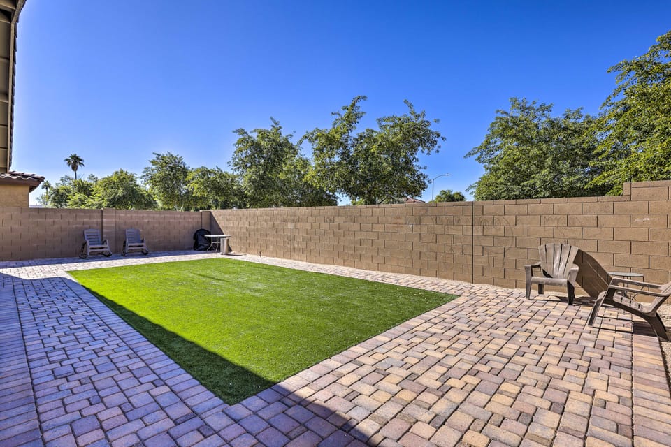 Walk to State Farm Stadium! Family-Friendly Escape House in Glendale