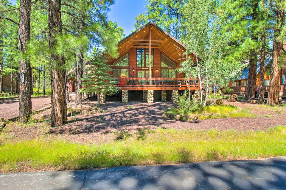 Pinetop Retreat w/ Fire Pit & Game Room! House in Arizona