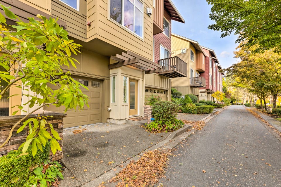 Walk to Local Shops & Eats! Quaint Issaquah Home Apartment in Issaquah