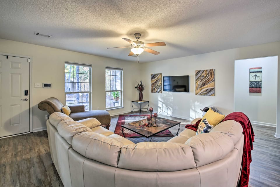 Fire Pit & Grill: Tranquil Retreat in Hot Springs House in Garland County