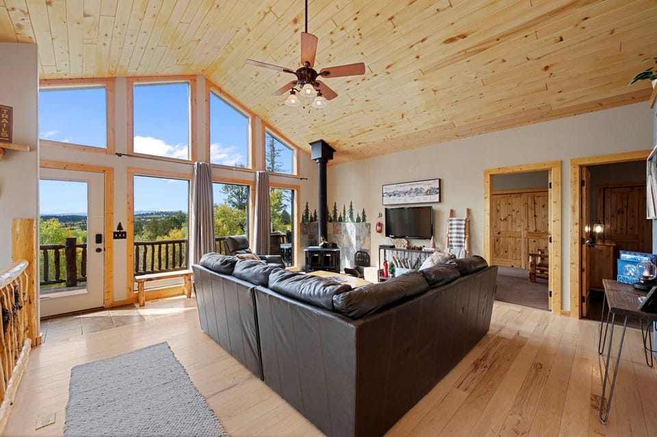 Family-Friendly Jefferson Cabin w/ Amazing Views! House in Park County