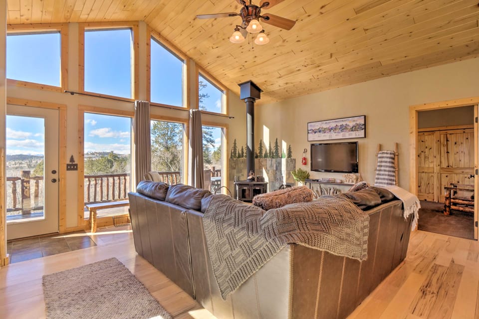 Family-Friendly Jefferson Cabin w/ Amazing Views! House in Park County