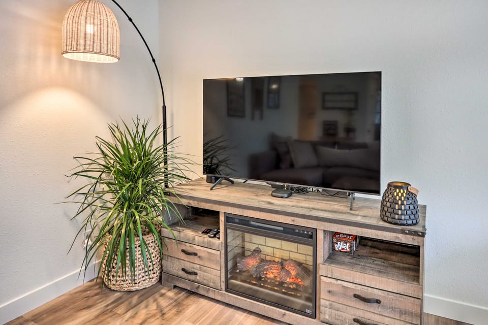 Cottage w/ Grill & Fire Pit in Osage Beach! Cottage in Osage Beach