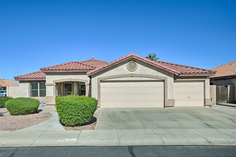 2 Mi to State Farm Stadium! Family-Friendly Home House in Phoenix