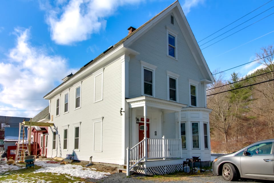 All-Season Ludlow Apartment: 3 Mi to Okemo Resort! Apartment in Vermont