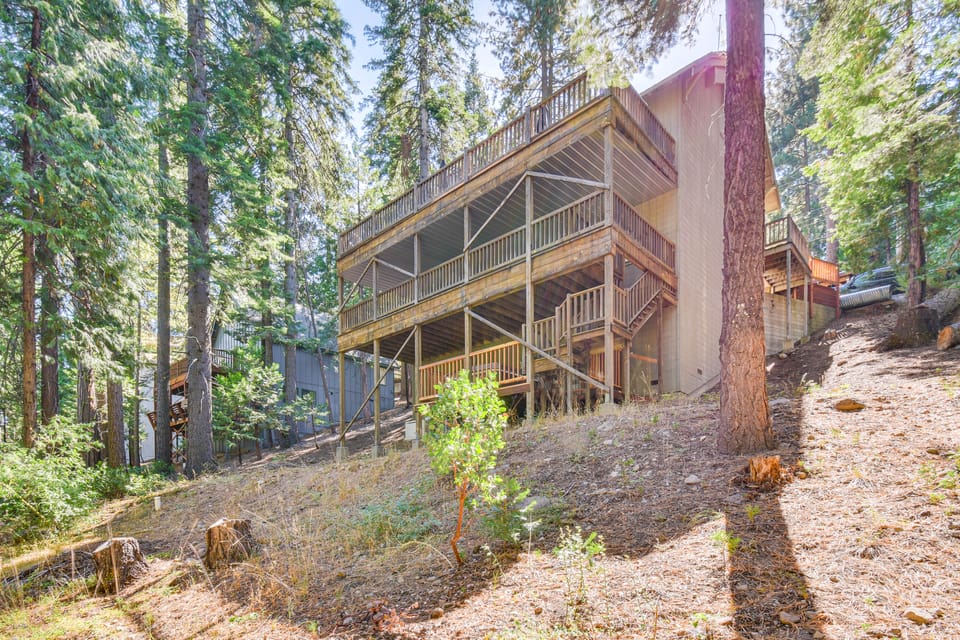 Cold Springs Mountain Cabin: Hot Tub & Generator House in Calaveras County