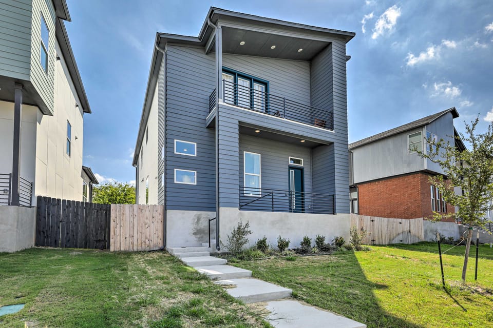 Luxurious & Spacious Austin Home ~ 8 Mi to Dtwn! House in Austin