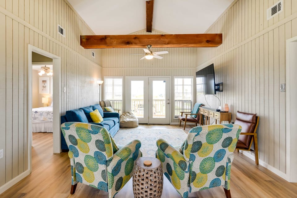 Near Boat Ramp: Home w/ Deck & Grill in Freeport House in Alvin