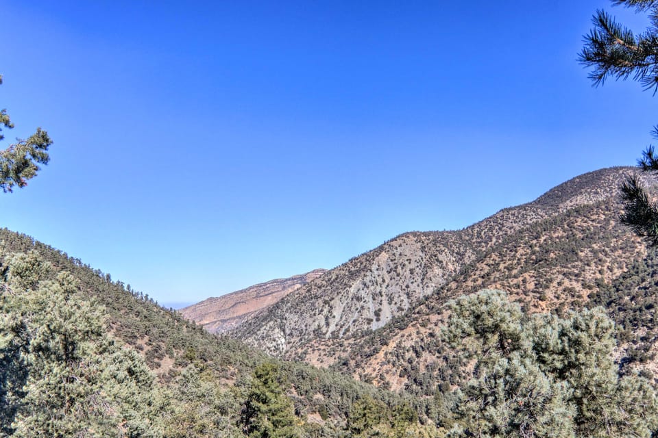 Idyllic Frazier Park Cabin: Views, Pool Table House in Pine Mountain Club