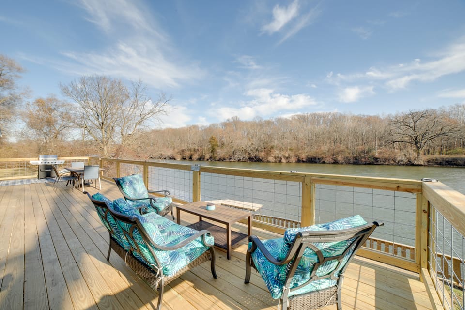 Charming Riverfront Retreat in Monticello! House in Indiana