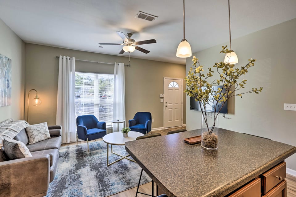 Ideally Located & Elegant Condo w/ Balcony! Apartment in Tallahassee