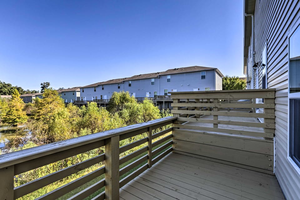 Ideally Located & Elegant Condo w/ Balcony! Apartment in Tallahassee