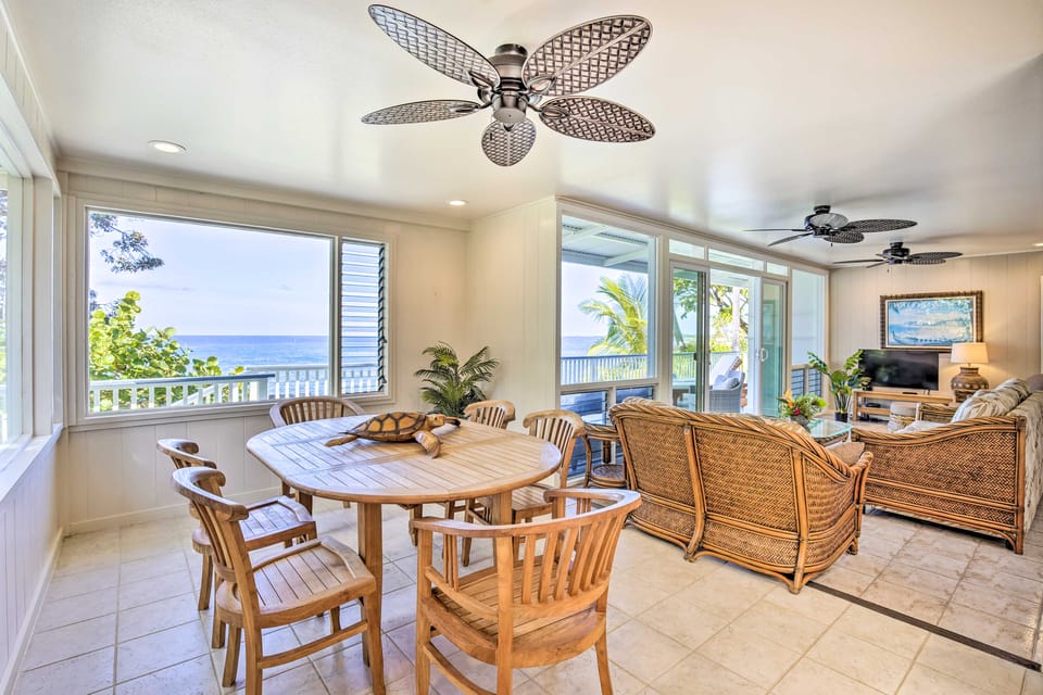 Bright & Airy Beach House w/ Oceanfront Views House in Holualoa