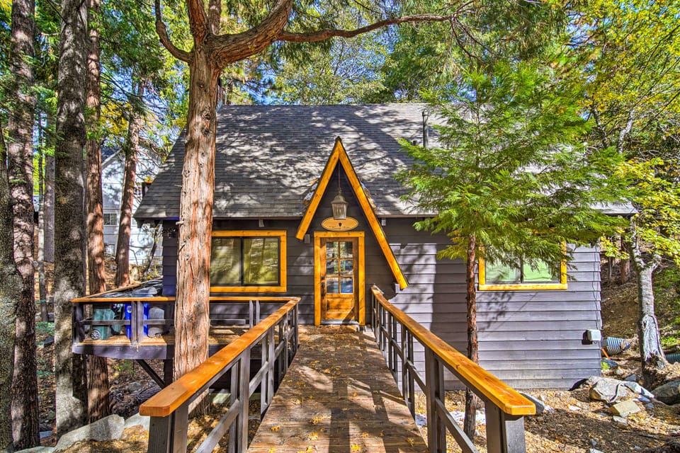 Pet-Friendly Retreat w/ Game Room & Fire Pit! House in Lake Arrowhead