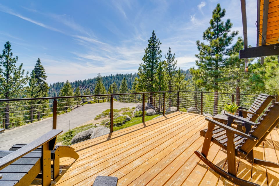 4 Mi to Slopes! Hot Tub Haven w/ Lake Tahoe Views House in Incline Village