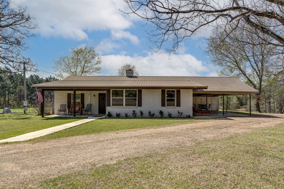 Hunt, Fish & Birdwatch: Peaceful Lockesburg Escape House in Arkansas