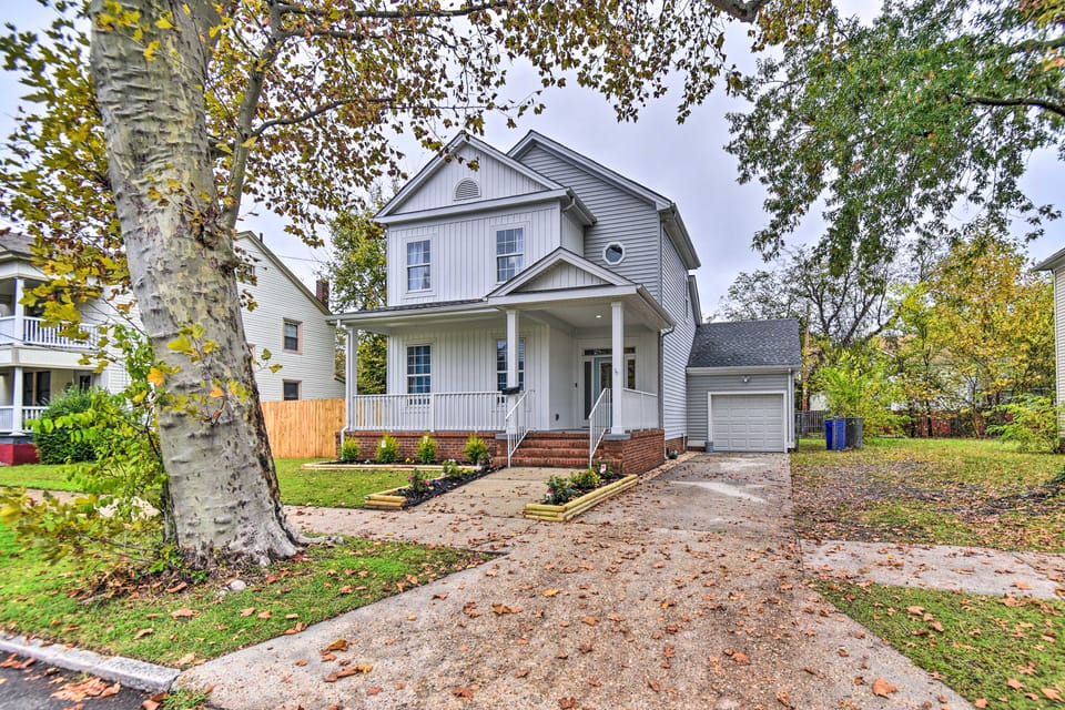 Bright Norfolk Home w/ Deck < 3 Mi to Town! House in Portsmouth