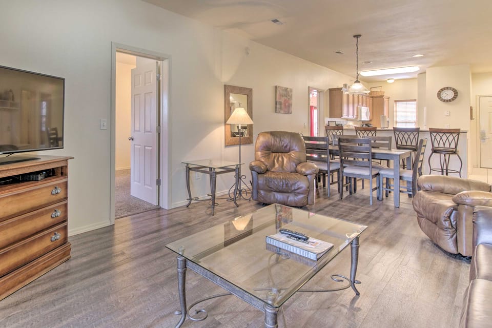 Cozy Condo w/ Nature Views: Branson Getaway Apartment in Table Rock Lake
