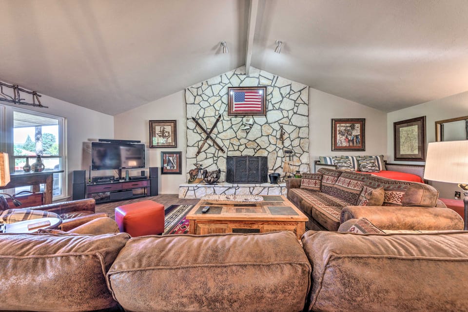 Ruidoso Getaway w/ Deck, Golf Course Views! House in Ruidoso