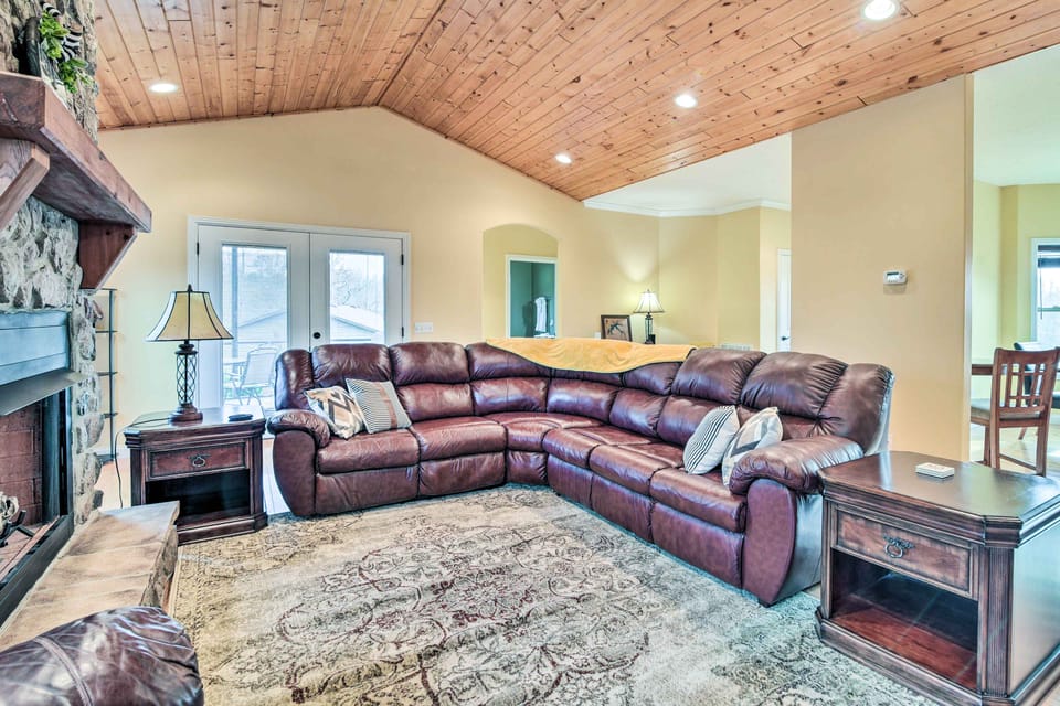 King Suite Haven Near Dale Hollow Lake & Boat Slip House in Tennessee