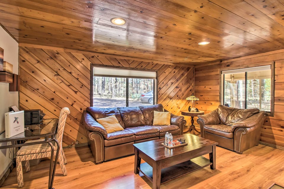 Deck & Grill: Pet-Friendly Lakeside Cabin House in Pinetop-Lakeside