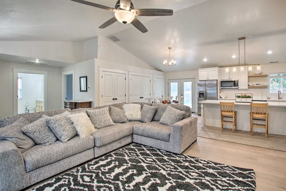 Cozy + Chic Abode ~ 11 Mi to Bloomington Lake House in Idaho