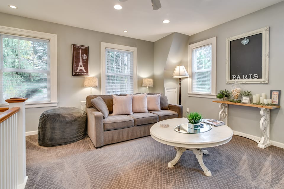 2 Mi to Bay Park: Milwaukie Getaway on 1 Acre! House in Milwaukie